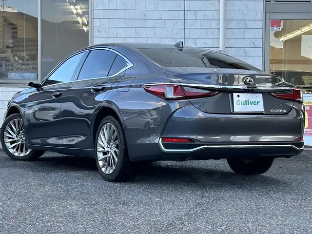 レクサス ＥＳ 300h バージョンL 福岡県 2023(令5)年 2.9万km ソニッククロム ワンオーナー/サンルーフ/デジタルアウターミラー/純正12.3インチコネクティッドナビ/　（AM/FM/Miracast/Bluetooth/フルセグTV/ナビ有）/フロント/サイド/バックカメラ/パノラミックビューモニター/レクサスセーフティーセンス/・プリクラッシュセーフティ/・レーントレーシングアシスト/・オートマチックハイビーム/・ロードサインアシスト/・レーダークルーズコントロール/・先行車発進告知機能/クリアランスソナー/コーナーセンサー/ブラインドスポッドモニター/リアクロストラフィックアシスト/リアカメラディテクッション/純正18インチAW/茶/黒レザーシート/パワーシート（D/N）/シートメモリ（D/N）/シートヒーター（全席）/エアシート（全席）/ステアリングヒーター/デジタルインナーミラー/前後ドライブレコーダー/置くだけ充電/AC100V/パドルシフト/純正フロアマット/後席サンシェード/ISOFIX/スペアキー×1/カードキー×1/保証書/取扱説明書/ナビ取扱説明書