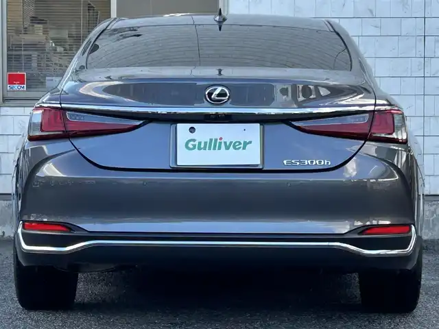 レクサス ＥＳ 300h バージョンL 福岡県 2023(令5)年 2.9万km ソニッククロム ワンオーナー/サンルーフ/デジタルアウターミラー/純正12.3インチコネクティッドナビ/　（AM/FM/Miracast/Bluetooth/フルセグTV/ナビ有）/フロント/サイド/バックカメラ/パノラミックビューモニター/レクサスセーフティーセンス/・プリクラッシュセーフティ/・レーントレーシングアシスト/・オートマチックハイビーム/・ロードサインアシスト/・レーダークルーズコントロール/・先行車発進告知機能/クリアランスソナー/コーナーセンサー/ブラインドスポッドモニター/リアクロストラフィックアシスト/リアカメラディテクッション/純正18インチAW/茶/黒レザーシート/パワーシート（D/N）/シートメモリ（D/N）/シートヒーター（全席）/エアシート（全席）/ステアリングヒーター/デジタルインナーミラー/前後ドライブレコーダー/置くだけ充電/AC100V/パドルシフト/純正フロアマット/後席サンシェード/ISOFIX/スペアキー×1/カードキー×1/保証書/取扱説明書/ナビ取扱説明書