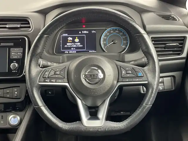 日産 リーフ X 新潟県 2019(平31)年 8.1万km スーパーブラック ワンオーナー/プロパイロット/純正メモリナビ/　フルセグTV/Bluetooth/CD/DVD/USB/衝突被害軽減ブレーキ/レーダークルーズコントロール/BSW(後側方車両検知警報)/RCTA(後退時車両検知警報)/前席シートヒーター/アラウンドビューモニター/スマートルームミラー/ドライブレコーダー【DJ4-S】/ビルトインETC/ステアリングヒーター/前後コーナーセンサー/横滑り防止装置/レザーステアリング/ステアリングスイッチ