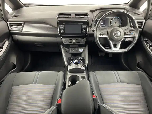 日産 リーフ X 新潟県 2019(平31)年 8.1万km スーパーブラック ワンオーナー/プロパイロット/純正メモリナビ/　フルセグTV/Bluetooth/CD/DVD/USB/衝突被害軽減ブレーキ/レーダークルーズコントロール/BSW(後側方車両検知警報)/RCTA(後退時車両検知警報)/前席シートヒーター/アラウンドビューモニター/スマートルームミラー/ドライブレコーダー【DJ4-S】/ビルトインETC/ステアリングヒーター/前後コーナーセンサー/横滑り防止装置/レザーステアリング/ステアリングスイッチ