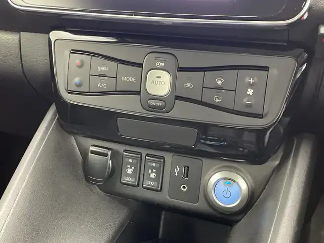日産 リーフ X 新潟県 2019(平31)年 8.1万km スーパーブラック ワンオーナー/プロパイロット/純正メモリナビ/　フルセグTV/Bluetooth/CD/DVD/USB/衝突被害軽減ブレーキ/レーダークルーズコントロール/BSW(後側方車両検知警報)/RCTA(後退時車両検知警報)/前席シートヒーター/アラウンドビューモニター/スマートルームミラー/ドライブレコーダー【DJ4-S】/ビルトインETC/ステアリングヒーター/前後コーナーセンサー/横滑り防止装置/レザーステアリング/ステアリングスイッチ