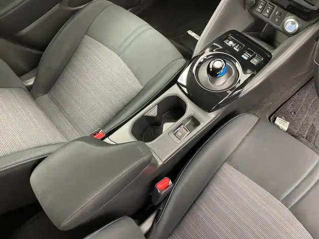 日産 リーフ X 新潟県 2019(平31)年 8.1万km スーパーブラック ワンオーナー/プロパイロット/純正メモリナビ/　フルセグTV/Bluetooth/CD/DVD/USB/衝突被害軽減ブレーキ/レーダークルーズコントロール/BSW(後側方車両検知警報)/RCTA(後退時車両検知警報)/前席シートヒーター/アラウンドビューモニター/スマートルームミラー/ドライブレコーダー【DJ4-S】/ビルトインETC/ステアリングヒーター/前後コーナーセンサー/横滑り防止装置/レザーステアリング/ステアリングスイッチ