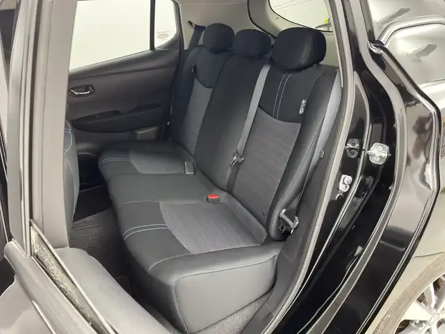 日産 リーフ X 新潟県 2019(平31)年 8.1万km スーパーブラック ワンオーナー/プロパイロット/純正メモリナビ/　フルセグTV/Bluetooth/CD/DVD/USB/衝突被害軽減ブレーキ/レーダークルーズコントロール/BSW(後側方車両検知警報)/RCTA(後退時車両検知警報)/前席シートヒーター/アラウンドビューモニター/スマートルームミラー/ドライブレコーダー【DJ4-S】/ビルトインETC/ステアリングヒーター/前後コーナーセンサー/横滑り防止装置/レザーステアリング/ステアリングスイッチ
