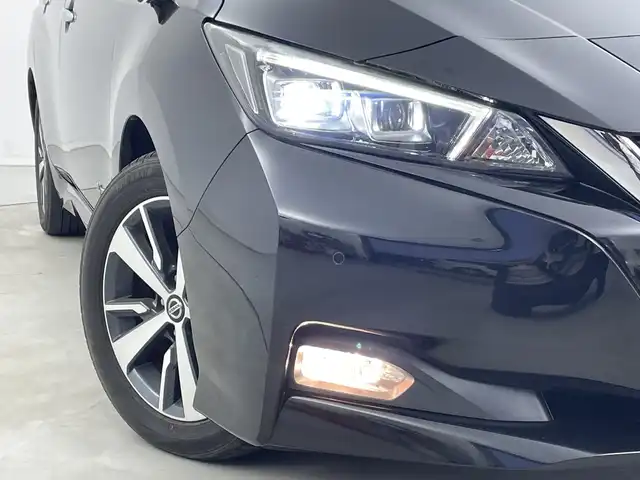 日産 リーフ X 新潟県 2019(平31)年 8.1万km スーパーブラック ワンオーナー/プロパイロット/純正メモリナビ/　フルセグTV/Bluetooth/CD/DVD/USB/衝突被害軽減ブレーキ/レーダークルーズコントロール/BSW(後側方車両検知警報)/RCTA(後退時車両検知警報)/前席シートヒーター/アラウンドビューモニター/スマートルームミラー/ドライブレコーダー【DJ4-S】/ビルトインETC/ステアリングヒーター/前後コーナーセンサー/横滑り防止装置/レザーステアリング/ステアリングスイッチ