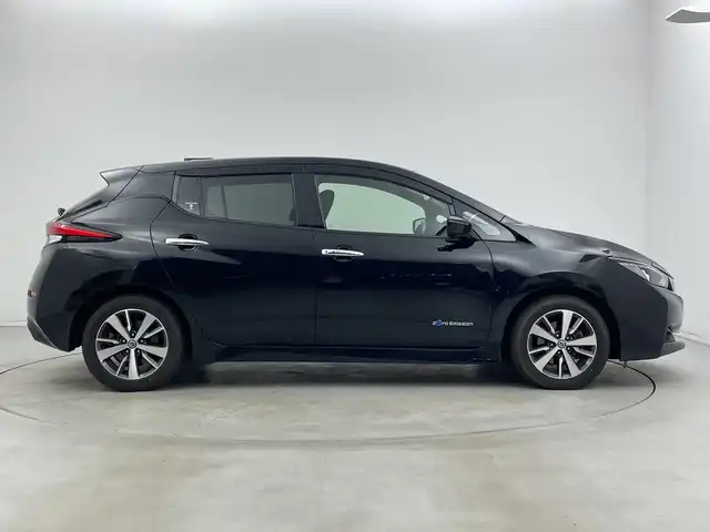 日産 リーフ X 新潟県 2019(平31)年 8.1万km スーパーブラック ワンオーナー/プロパイロット/純正メモリナビ/　フルセグTV/Bluetooth/CD/DVD/USB/衝突被害軽減ブレーキ/レーダークルーズコントロール/BSW(後側方車両検知警報)/RCTA(後退時車両検知警報)/前席シートヒーター/アラウンドビューモニター/スマートルームミラー/ドライブレコーダー【DJ4-S】/ビルトインETC/ステアリングヒーター/前後コーナーセンサー/横滑り防止装置/レザーステアリング/ステアリングスイッチ