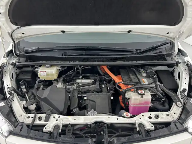 トヨタ ヴォクシー ハイブリッド ZS 煌Ⅲ 愛知県 2021(令3)年 5.8万km ホワイトパールクリスタルシャイン 禁煙車/純正10インチナビ/（CD/DVD/Bluetooth/フルセグTV/HDMI/SD)/バックカメラ/フリップダウンモニター/トヨタセーフティセンス/・プリクラッシュセーフティ/・レーンディパーチャーアラート/・オートマチックハイビーム/クルーズコントロール/ETC2.0/シートヒーター/両側パワースライドドア/純正16インチアルミホイール/LEDヘッドライト/フロントフォグランプ/オートライト/純正フロアマット/スマートキー/プッシュスタート/横滑り防止装置