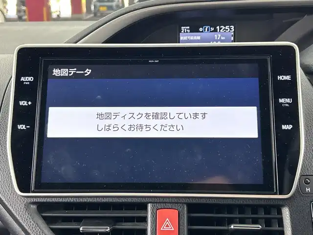 トヨタ ヴォクシー ハイブリッド ZS 煌Ⅲ 愛知県 2021(令3)年 5.8万km ホワイトパールクリスタルシャイン 禁煙車/純正10インチナビ/（CD/DVD/Bluetooth/フルセグTV/HDMI/SD)/バックカメラ/フリップダウンモニター/トヨタセーフティセンス/・プリクラッシュセーフティ/・レーンディパーチャーアラート/・オートマチックハイビーム/クルーズコントロール/ETC2.0/シートヒーター/両側パワースライドドア/純正16インチアルミホイール/LEDヘッドライト/フロントフォグランプ/オートライト/純正フロアマット/スマートキー/プッシュスタート/横滑り防止装置