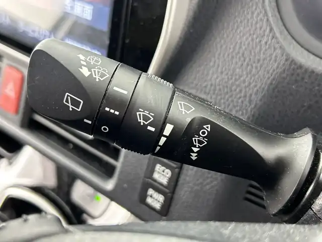 トヨタ ヴォクシー ハイブリッド ZS 煌Ⅲ 愛知県 2021(令3)年 5.8万km ホワイトパールクリスタルシャイン 禁煙車/純正10インチナビ/（CD/DVD/Bluetooth/フルセグTV/HDMI/SD)/バックカメラ/フリップダウンモニター/トヨタセーフティセンス/・プリクラッシュセーフティ/・レーンディパーチャーアラート/・オートマチックハイビーム/クルーズコントロール/ETC2.0/シートヒーター/両側パワースライドドア/純正16インチアルミホイール/LEDヘッドライト/フロントフォグランプ/オートライト/純正フロアマット/スマートキー/プッシュスタート/横滑り防止装置