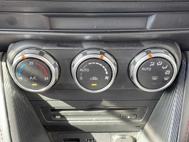 マツダ デミオ XD ツーリング 青森県 2015(平27)年 8.4万km アルミニウムメタリック ・4WD/・ディーゼルターボ/・純正ナビ/・Bluetooth/・フルセグTV/・バックカメラ/・衝突軽減ブレーキ/・クルーズコントロール/・レーンキープアシスト/・コーナーセンサー/・純正LEDヘッドライト/・純正16AW/・オートライト/・プッシュスタート/・スマートキー/・パドルシフト/・スペアキーあり