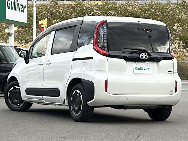 トヨタ シエンタ ハイブリッド Z 青森県 2022(令4)年 1.3万km ホワイトパールクリスタルシャイン ・4WD/・寒冷地仕様/・純正メーカーOPナビ/・ディスプレイオーディオ/・AM/FM/BT/TV/・両側パワースライドドア/・衝突軽減装置/・レーンキープアシスト/・横滑り抑制装置/・全方位バックカメラ/・ビルトインETC/・D＋N席シートヒーター/・ステアリングヒーター/・USB/タイプCソケット/・LEDヘッドライト/・保証書、取説