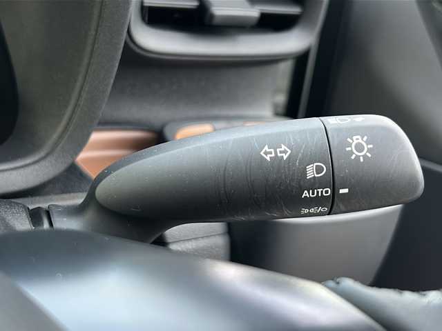 トヨタ シエンタ ハイブリッド Z 青森県 2022(令4)年 1.3万km ホワイトパールクリスタルシャイン ・4WD/・寒冷地仕様/・純正メーカーOPナビ/・ディスプレイオーディオ/・AM/FM/BT/TV/・両側パワースライドドア/・衝突軽減装置/・レーンキープアシスト/・横滑り抑制装置/・全方位バックカメラ/・ビルトインETC/・D＋N席シートヒーター/・ステアリングヒーター/・USB/タイプCソケット/・LEDヘッドライト/・保証書、取説
