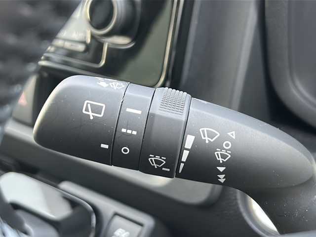 トヨタ シエンタ ハイブリッド Z 青森県 2022(令4)年 1.3万km ホワイトパールクリスタルシャイン ・4WD/・寒冷地仕様/・純正メーカーOPナビ/・ディスプレイオーディオ/・AM/FM/BT/TV/・両側パワースライドドア/・衝突軽減装置/・レーンキープアシスト/・横滑り抑制装置/・全方位バックカメラ/・ビルトインETC/・D＋N席シートヒーター/・ステアリングヒーター/・USB/タイプCソケット/・LEDヘッドライト/・保証書、取説