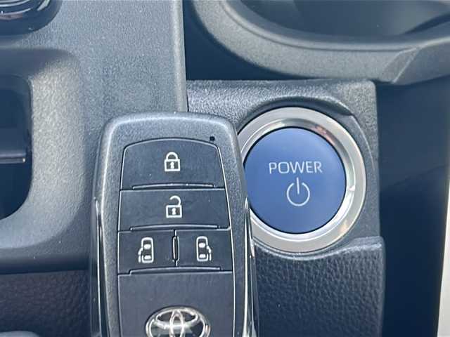 トヨタ シエンタ ハイブリッド Z 青森県 2022(令4)年 1.3万km ホワイトパールクリスタルシャイン ・4WD/・寒冷地仕様/・純正メーカーOPナビ/・ディスプレイオーディオ/・AM/FM/BT/TV/・両側パワースライドドア/・衝突軽減装置/・レーンキープアシスト/・横滑り抑制装置/・全方位バックカメラ/・ビルトインETC/・D＋N席シートヒーター/・ステアリングヒーター/・USB/タイプCソケット/・LEDヘッドライト/・保証書、取説