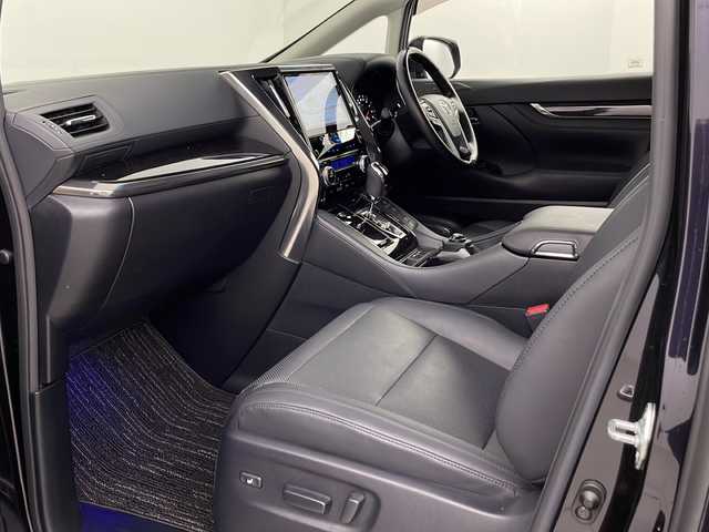 トヨタ アルファード S Cパッケージ 埼玉県 2020(令2)年 4.5万km スパークリングブラックパールクリスタルシャイン モデリスタエアロ　/後席モニター　/社外ナビ　/　AM/FM/CD/DVD/BT/バックカメラ　/ビルトインＥＴＣ　/電動リアゲート　/シートヒーター　/エアシート　/ステアリングヒーター　/メモリ付きパワーシート　/両側パワースライドドア/レーダークルーズコントロール　/レーンキープアシスト/衝突軽減システム/コーナーセンサー/電子パーキング/オートブレーキホールド/ＬＥＤヘッドライト/オートマティックハイビーム/フォグランプ/オットマン/純正アルミホイール/純正フロアマット