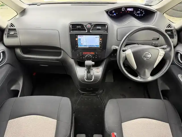 日産 セレナ ライダー Bライン Sハイブリッド 愛知県 2013(平25)年 7.5万km スーパーブラック ナビ　/フリップダウンモニター　/両側パワスラ　/ビルトＥＴＣ　/クルコン　/電格ミラー　/ステアリングスイッチ　/ＵＳＢ／ＡＵＸ　/スマートキー　/HIDライト　/スタッドレス積込　/保証書　/取説　/記録簿　/スペアキー