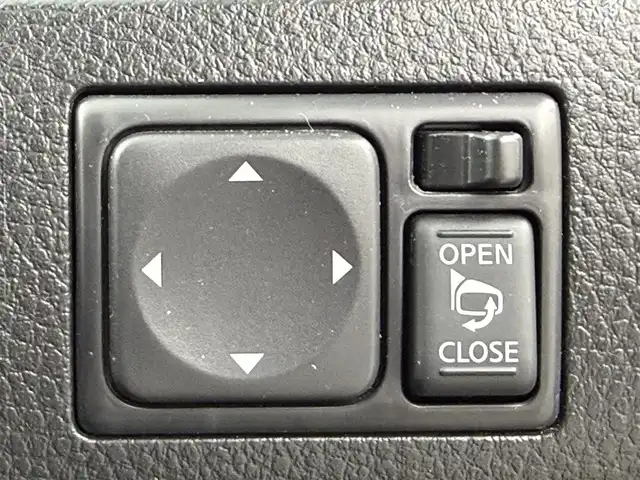 日産 セレナ ライダー Bライン Sハイブリッド 愛知県 2013(平25)年 7.5万km スーパーブラック ナビ　/フリップダウンモニター　/両側パワスラ　/ビルトＥＴＣ　/クルコン　/電格ミラー　/ステアリングスイッチ　/ＵＳＢ／ＡＵＸ　/スマートキー　/HIDライト　/スタッドレス積込　/保証書　/取説　/記録簿　/スペアキー