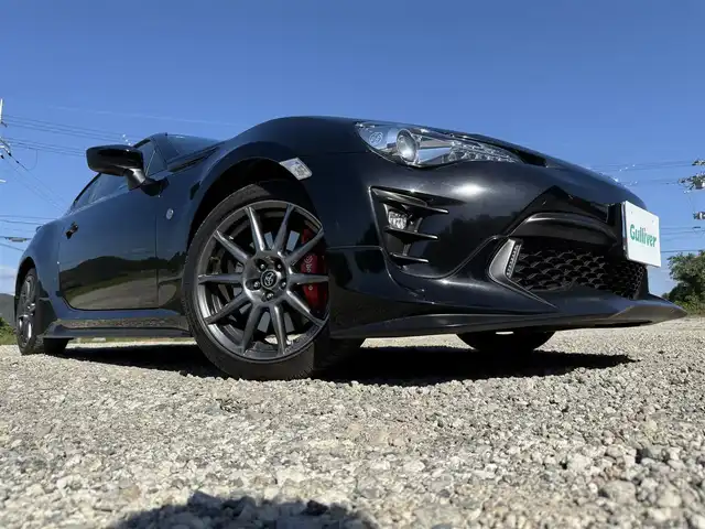 トヨタ ８６ GT リミテッド 兵庫県 2018(平30)年 2.5万km クリスタルブラックシリカ TRDエアロ(F S RU)/TRDマフラー/TRDフロントタワーバー/社外ナビ/フルセグTV/Bluetooth接続/Bカメラ/純正17インチAW/純正ドラレコ/LEDヘッドライトスマートキー2個/TRDプッシュスタート＆スカッフプレート