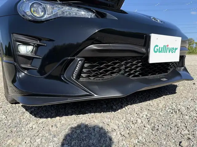 トヨタ ８６ GT リミテッド 兵庫県 2018(平30)年 2.5万km クリスタルブラックシリカ TRDエアロ(F S RU)/TRDマフラー/TRDフロントタワーバー/社外ナビ/フルセグTV/Bluetooth接続/Bカメラ/純正17インチAW/純正ドラレコ/LEDヘッドライトスマートキー2個/TRDプッシュスタート＆スカッフプレート