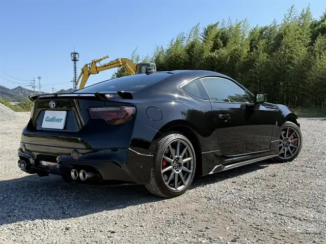 トヨタ ８６ GT リミテッド 兵庫県 2018(平30)年 2.5万km クリスタルブラックシリカ TRDエアロ(F S RU)/TRDマフラー/TRDフロントタワーバー/社外ナビ/フルセグTV/Bluetooth接続/Bカメラ/純正17インチAW/純正ドラレコ/LEDヘッドライトスマートキー2個/TRDプッシュスタート＆スカッフプレート