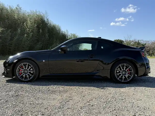 トヨタ ８６ GT リミテッド 兵庫県 2018(平30)年 2.5万km クリスタルブラックシリカ TRDエアロ(F S RU)/TRDマフラー/TRDフロントタワーバー/社外ナビ/フルセグTV/Bluetooth接続/Bカメラ/純正17インチAW/純正ドラレコ/LEDヘッドライトスマートキー2個/TRDプッシュスタート＆スカッフプレート