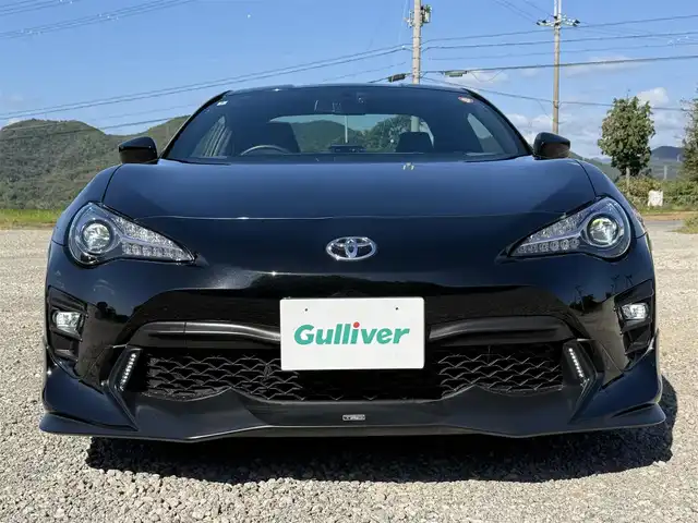 トヨタ ８６ GT リミテッド 兵庫県 2018(平30)年 2.5万km クリスタルブラックシリカ TRDエアロ(F S RU)/TRDマフラー/TRDフロントタワーバー/社外ナビ/フルセグTV/Bluetooth接続/Bカメラ/純正17インチAW/純正ドラレコ/LEDヘッドライトスマートキー2個/TRDプッシュスタート＆スカッフプレート