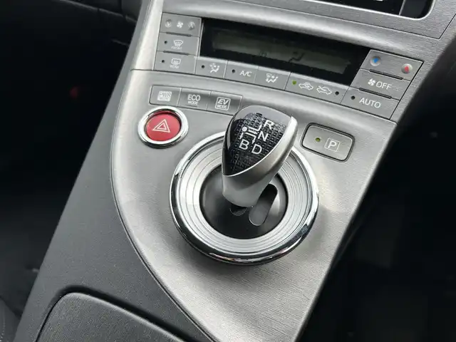 トヨタ プリウス S 千葉県 2013(平25)年 4.2万km ホワイトパールクリスタルシャイン 純正SDナビ/CD/DVD/Bluetooth/フルセグTV/バックカメラ/ドライブレコーダー(DRT-H61A)/プッシュスタート/スマートキー/スペアキー×1/ビルトインETC/純正フロアマット/保証書/取扱説明書