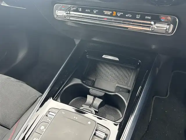 メルセデス・ベンツ ＧＬＢ２００ｄ AMGライン 滋賀県 2020(令2)年 2.2万km デジタルホワイト ＡＭＧライン/ハーフレザー/・メモリ付きパワーシート/・シートヒーター/レーダーセーフティＰＫＧ/ＡＣＣ/ＢＳＭ/３６０°カメラ/アンビエントライト/純正ナビ（ＢＴ／ＤＴＶ／）/ワイヤレスチャージ/純正19インチAW