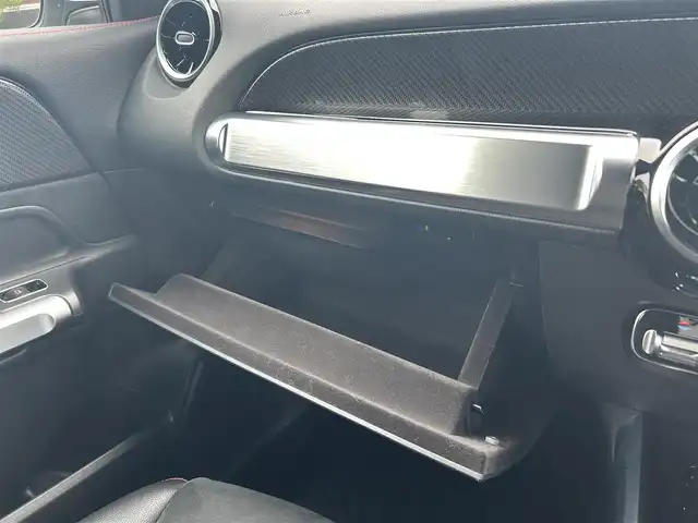 メルセデス・ベンツ ＧＬＢ２００ｄ AMGライン 滋賀県 2020(令2)年 2.2万km デジタルホワイト ＡＭＧライン/ハーフレザー/・メモリ付きパワーシート/・シートヒーター/レーダーセーフティＰＫＧ/ＡＣＣ/ＢＳＭ/３６０°カメラ/アンビエントライト/純正ナビ（ＢＴ／ＤＴＶ／）/ワイヤレスチャージ/純正19インチAW