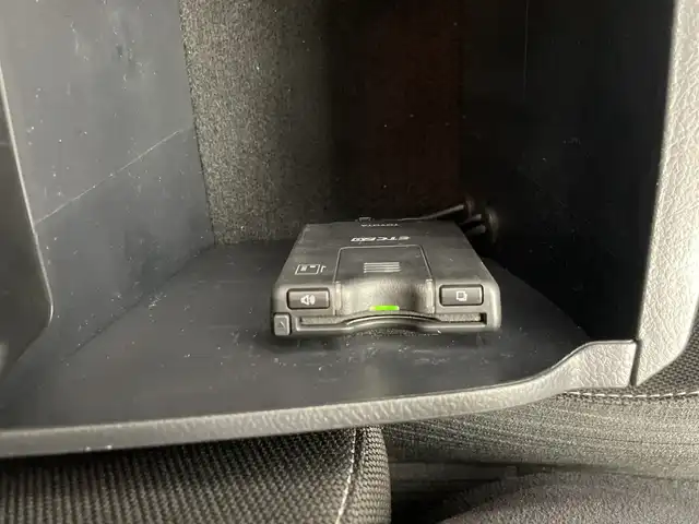 トヨタ ハイラックス Z 三重県 2021(令3)年 1.9万km ダークブルーマイカ /禁煙車//純正7型ナビ/　フルセグTV/Bluetooth//TRD製格納ステップ//コーナーセンサー//フォグライト//レーダークルーズコントロール//純正アルミホイール//前後ドラレコ//バックカメラ//鍵付きトノカバー//ヒッチメンバー//ETC//ステアリングスイッチ//プッシュスタート//スマートキー