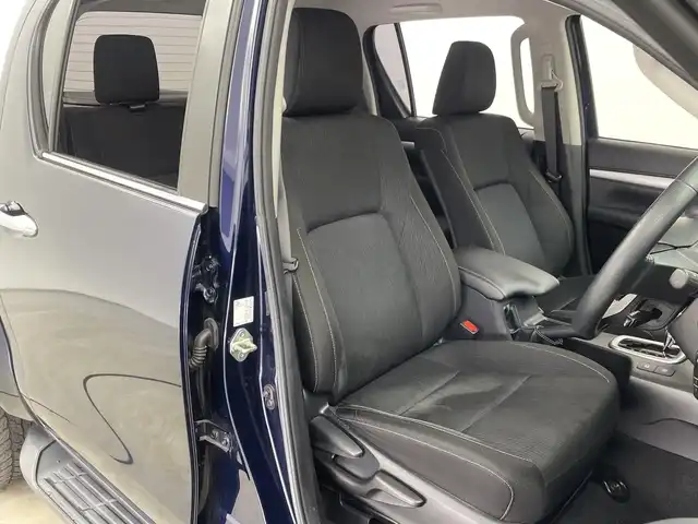 トヨタ ハイラックス Z 三重県 2021(令3)年 1.9万km ダークブルーマイカ /禁煙車//純正7型ナビ/　フルセグTV/Bluetooth//TRD製格納ステップ//コーナーセンサー//フォグライト//レーダークルーズコントロール//純正アルミホイール//前後ドラレコ//バックカメラ//鍵付きトノカバー//ヒッチメンバー//ETC//ステアリングスイッチ//プッシュスタート//スマートキー