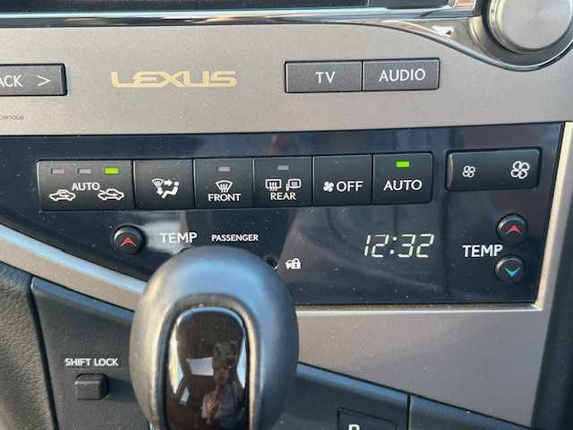 レクサス ＲＸ 宮城県 2013(平25)年 5.2万km ホワイトパールクリスタルシャイン 走行距離：51953km/モデリスタエアロ/１００Ｖ充電/サンルーフ/シートヒーター・エアシート/純正ナビ/追従機能付きクルーズコントロール/電動リアゲート/レザーシート/前後コーナーセンサー/純正フロアマット/純正アルミホイール/ＬＥＤライト/バックカメラ/ＥＴＣ/左サイドカメラ/ステアリングヒーター/純正ドアバイザー/ヘッドライトウォッシャー/AM・FM・TV・BT・AUX・USB・DISC・HDD