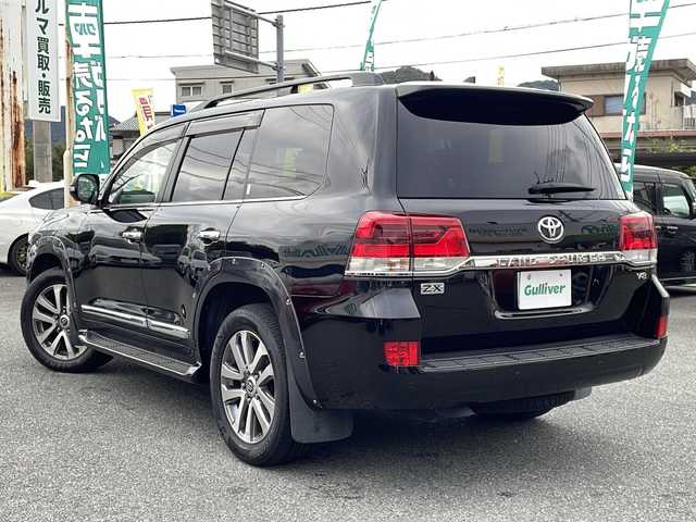 トヨタ ランドクルーザー ZX 山口県 2019(令1)年 5.7万km アティチュードブラックマイカ ワンオーナー/サンルーフ/茶レザーシート/前席/セカンドパワーシート/前席/セカンドシートヒーター/前席エアシート/サードシート電動格納/純正ナビ/DVD/CD/SD/MSV/USB/AUX/BT/純正フルセグTV/全周囲カメラ/純正LEDヘッドライト/純正フォグランプ/オートライト/オートハイビーム/純正２０インチアルミホイール/社外エアロ/ルーフレール/ウッドコンビステアリング/ステアリングヒーター/ステアリングスイッチ/クルーズコントロール/ウッド調パネル/衝突被害軽減ブレーキ/LDA/BSM/横滑り防止/コーナーセンサー/スマートキー×２/ビルトインETC2.0/純正フロアマット/トランクフロアマット/純正ドアバイザー/ドライブレコーダー/電動格納ウインカードアミラー(オート機能付き)
