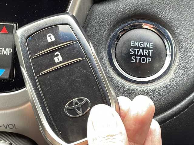 トヨタ ランドクルーザー ZX 山口県 2019(令1)年 5.7万km アティチュードブラックマイカ ワンオーナー/サンルーフ/茶レザーシート/前席/セカンドパワーシート/前席/セカンドシートヒーター/前席エアシート/サードシート電動格納/純正ナビ/DVD/CD/SD/MSV/USB/AUX/BT/純正フルセグTV/全周囲カメラ/純正LEDヘッドライト/純正フォグランプ/オートライト/オートハイビーム/純正２０インチアルミホイール/社外エアロ/ルーフレール/ウッドコンビステアリング/ステアリングヒーター/ステアリングスイッチ/クルーズコントロール/ウッド調パネル/衝突被害軽減ブレーキ/LDA/BSM/横滑り防止/コーナーセンサー/スマートキー×２/ビルトインETC2.0/純正フロアマット/トランクフロアマット/純正ドアバイザー/ドライブレコーダー/電動格納ウインカードアミラー(オート機能付き)