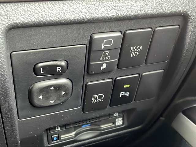 トヨタ ランドクルーザー ZX 山口県 2019(令1)年 5.7万km アティチュードブラックマイカ ワンオーナー/サンルーフ/茶レザーシート/前席/セカンドパワーシート/前席/セカンドシートヒーター/前席エアシート/サードシート電動格納/純正ナビ/DVD/CD/SD/MSV/USB/AUX/BT/純正フルセグTV/全周囲カメラ/純正LEDヘッドライト/純正フォグランプ/オートライト/オートハイビーム/純正２０インチアルミホイール/社外エアロ/ルーフレール/ウッドコンビステアリング/ステアリングヒーター/ステアリングスイッチ/クルーズコントロール/ウッド調パネル/衝突被害軽減ブレーキ/LDA/BSM/横滑り防止/コーナーセンサー/スマートキー×２/ビルトインETC2.0/純正フロアマット/トランクフロアマット/純正ドアバイザー/ドライブレコーダー/電動格納ウインカードアミラー(オート機能付き)