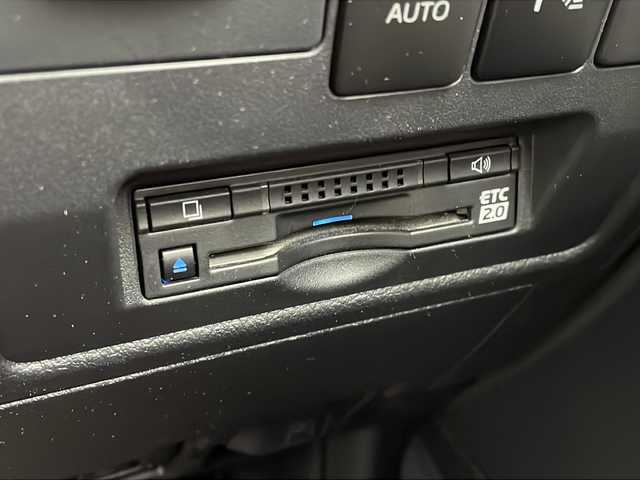 トヨタ ランドクルーザー ZX 山口県 2019(令1)年 5.7万km アティチュードブラックマイカ ワンオーナー/サンルーフ/茶レザーシート/前席/セカンドパワーシート/前席/セカンドシートヒーター/前席エアシート/サードシート電動格納/純正ナビ/DVD/CD/SD/MSV/USB/AUX/BT/純正フルセグTV/全周囲カメラ/純正LEDヘッドライト/純正フォグランプ/オートライト/オートハイビーム/純正２０インチアルミホイール/社外エアロ/ルーフレール/ウッドコンビステアリング/ステアリングヒーター/ステアリングスイッチ/クルーズコントロール/ウッド調パネル/衝突被害軽減ブレーキ/LDA/BSM/横滑り防止/コーナーセンサー/スマートキー×２/ビルトインETC2.0/純正フロアマット/トランクフロアマット/純正ドアバイザー/ドライブレコーダー/電動格納ウインカードアミラー(オート機能付き)