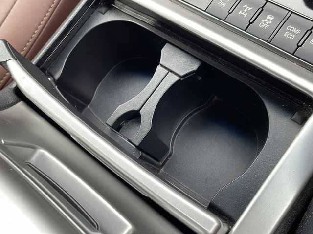 トヨタ ランドクルーザー ZX 山口県 2019(令1)年 5.7万km アティチュードブラックマイカ ワンオーナー/サンルーフ/茶レザーシート/前席/セカンドパワーシート/前席/セカンドシートヒーター/前席エアシート/サードシート電動格納/純正ナビ/DVD/CD/SD/MSV/USB/AUX/BT/純正フルセグTV/全周囲カメラ/純正LEDヘッドライト/純正フォグランプ/オートライト/オートハイビーム/純正２０インチアルミホイール/社外エアロ/ルーフレール/ウッドコンビステアリング/ステアリングヒーター/ステアリングスイッチ/クルーズコントロール/ウッド調パネル/衝突被害軽減ブレーキ/LDA/BSM/横滑り防止/コーナーセンサー/スマートキー×２/ビルトインETC2.0/純正フロアマット/トランクフロアマット/純正ドアバイザー/ドライブレコーダー/電動格納ウインカードアミラー(オート機能付き)