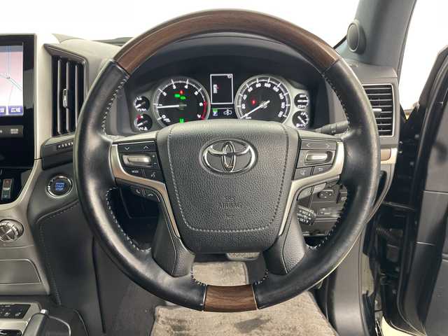 トヨタ ランドクルーザー ZX 道央・札幌 2019(令1)年 5.7万km アティチュードブラックマイカ ・ワンオーナー/・純正ナビ&DVD&CD&SD&MSV&USB&AUX&BT/・サンルーフ/・全周囲カメラ/・フロント/サイドカメラ/・トヨタセーフティセンス/・衝突被害軽減ブレーキ/・LDA/・BSM/・横滑り防止/・コーナーセンサー/・クルーズコントロール/・前席/セカンドパワーシート/・メモリ付シート/・前席/セカンドシートヒーター/・前席エアシート/・茶レザーシート/・サードシート電動格納/・ドライブレコーダー/・ビルトインETC2.0/・ステアリングスイッチ/・純正ドアバイザー/・純正フロアマット/・トランクフロアマット/・電動格納ウインカードアミラー(オート機能付き)/・純正LEDヘッドライト/・純正フォグランプ/・オートライト/・オートハイビーム/・純正２０インチアルミホイール/・社外エアロ/・ルーフレール/・スマートキー×２