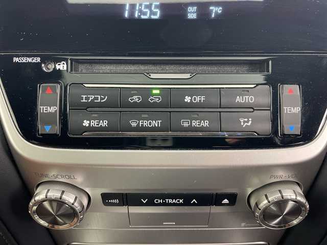 トヨタ ランドクルーザー ZX 道央・札幌 2019(令1)年 5.7万km アティチュードブラックマイカ ・ワンオーナー/・純正ナビ&DVD&CD&SD&MSV&USB&AUX&BT/・サンルーフ/・全周囲カメラ/・フロント/サイドカメラ/・トヨタセーフティセンス/・衝突被害軽減ブレーキ/・LDA/・BSM/・横滑り防止/・コーナーセンサー/・クルーズコントロール/・前席/セカンドパワーシート/・メモリ付シート/・前席/セカンドシートヒーター/・前席エアシート/・茶レザーシート/・サードシート電動格納/・ドライブレコーダー/・ビルトインETC2.0/・ステアリングスイッチ/・純正ドアバイザー/・純正フロアマット/・トランクフロアマット/・電動格納ウインカードアミラー(オート機能付き)/・純正LEDヘッドライト/・純正フォグランプ/・オートライト/・オートハイビーム/・純正２０インチアルミホイール/・社外エアロ/・ルーフレール/・スマートキー×２