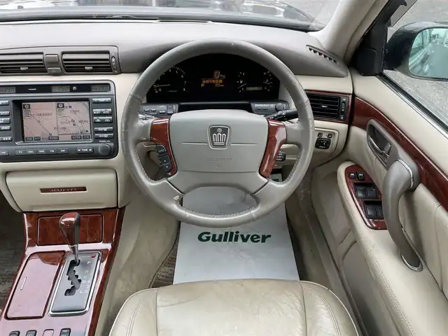 トヨタ クラウン マジェスタ Cタイプ 千葉県 2002(平14)年 5.3万km ブラキッシュグリーンマイカ ベージュ本革シート/純正ナビ/パワーシート/クルーズコントロール/純正キセノンヘッドライト/フォグランプ/ヘッドアップディスプレイ/純正16インチアルミホイール/電動リヤサンシェード/本革巻きステアリング/木目調パネル/サイド＆カーテンエアバッグ/ドアバイザー/新車時保証書