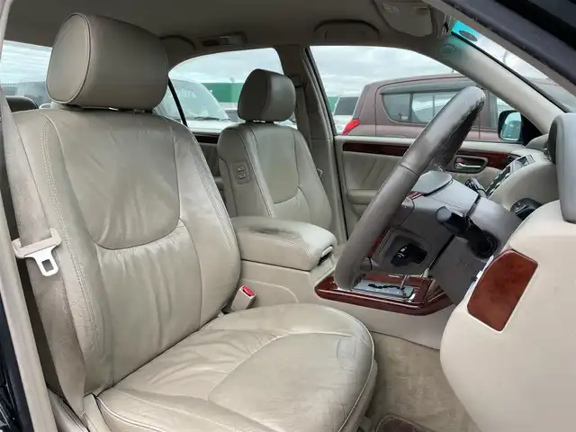 トヨタ クラウン マジェスタ Cタイプ 千葉県 2002(平14)年 5.3万km ブラキッシュグリーンマイカ ベージュ本革シート/純正ナビ/パワーシート/クルーズコントロール/純正キセノンヘッドライト/フォグランプ/ヘッドアップディスプレイ/純正16インチアルミホイール/電動リヤサンシェード/本革巻きステアリング/木目調パネル/サイド＆カーテンエアバッグ/ドアバイザー/新車時保証書