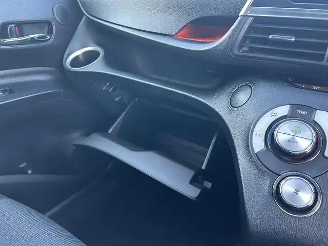 トヨタ シエンタ ハイブリッド ファンベースG 栃木県 2020(令2)年 5.5万km ベージュ トヨタセーフティセンス/・プリクラッシュセーフティ/・レーンディパーチャーアラート/・オートマチックハイビーム/・パーキングサポートブレーキ/・先行車発進お知らせ機能/・クリアランスソナー/純正SDナビ/・フルセグTV/・CD/DVD/BT/・SD/AM.FM/パノラミックビューモニター/ビルトインETC/純正ドライブレコーダー/両側電動スライドドア/クルーズコントロール/ステアリングヒーター/革巻きステアリング/ステアリングスイッチ/D/N席シートヒーター/スマートキー×２/プッシュスタート/LEDヘッドライト/フォグランプ/オートライト/純正フロアマット/純正ドアバイザー/横滑り防止システム/電動格納ウィンカーミラー