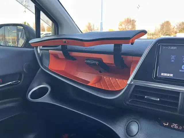 トヨタ シエンタ ハイブリッド ファンベースG 栃木県 2020(令2)年 5.5万km ベージュ トヨタセーフティセンス/・プリクラッシュセーフティ/・レーンディパーチャーアラート/・オートマチックハイビーム/・パーキングサポートブレーキ/・先行車発進お知らせ機能/・クリアランスソナー/純正SDナビ/・フルセグTV/・CD/DVD/BT/・SD/AM.FM/パノラミックビューモニター/ビルトインETC/純正ドライブレコーダー/両側電動スライドドア/クルーズコントロール/ステアリングヒーター/革巻きステアリング/ステアリングスイッチ/D/N席シートヒーター/スマートキー×２/プッシュスタート/LEDヘッドライト/フォグランプ/オートライト/純正フロアマット/純正ドアバイザー/横滑り防止システム/電動格納ウィンカーミラー