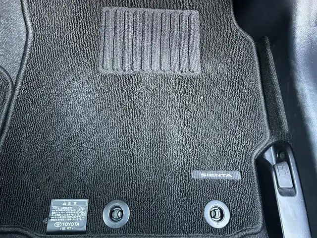 トヨタ シエンタ ハイブリッド ファンベースG 栃木県 2020(令2)年 5.5万km ベージュ トヨタセーフティセンス/・プリクラッシュセーフティ/・レーンディパーチャーアラート/・オートマチックハイビーム/・パーキングサポートブレーキ/・先行車発進お知らせ機能/・クリアランスソナー/純正SDナビ/・フルセグTV/・CD/DVD/BT/・SD/AM.FM/パノラミックビューモニター/ビルトインETC/純正ドライブレコーダー/両側電動スライドドア/クルーズコントロール/ステアリングヒーター/革巻きステアリング/ステアリングスイッチ/D/N席シートヒーター/スマートキー×２/プッシュスタート/LEDヘッドライト/フォグランプ/オートライト/純正フロアマット/純正ドアバイザー/横滑り防止システム/電動格納ウィンカーミラー