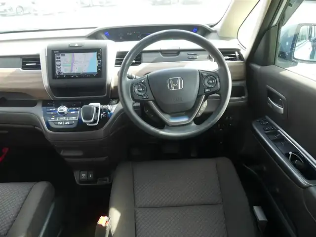 ホンダ フリード ハイブリット G ホンダセンシング 千葉県 2020(令2)年 2.8万km シーグラスブルーパール ホンダセンシング/・衝突軽減ブレーキ（CMBS）/・車線維持支援システム（LKAS）/・アダプティブクルーズコントロール（ACC）/・後方誤発進抑制機能/・誤発進抑制機能/両側パワースライドドア/前席シートヒーター/純正メモリーナビ/地デジTV/【DVD/CD再生機能　Bluetooth接続】/バックカメラ/ドライブレコーダー（前後撮影）/ETC/LEDヘッドライト/ウインカーミラー/リアコーナーセンサー/サイド/カーテンエアバッグ/Honda スマートキー
