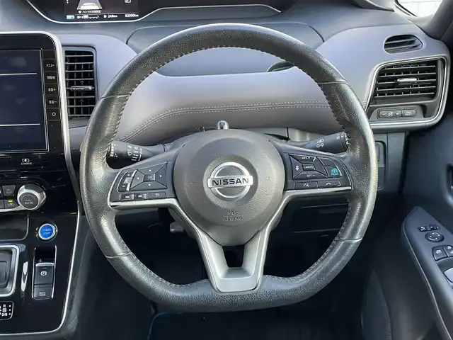 日産 セレナ e－パワー ハイウェイスター V 群馬県 2021(令3)年 8.2万km マルーンレッド 2トーン 安全装備/・衝突軽減ブレーキ/・プロパイロット/・レーンキープアシスト/・ブラインドスポットモニター/・オートハイビーム/・オートライト/・横滑り防止/純正9インチナビ/・AM/FM/フルセグTV/・Bluetooth/SD/・CD/DVD/BR/バックカメラ/両側電動スライドドア/ドライブレコーダー/LEDヘッドライト/LEDフォグランプ/ETC/純正ドアバイザー/純正フロアマット/スマートキー/プッシュスタート