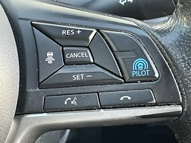 日産 セレナ e－パワー ハイウェイスター V 群馬県 2021(令3)年 8.2万km マルーンレッド 2トーン 安全装備/・衝突軽減ブレーキ/・プロパイロット/・レーンキープアシスト/・ブラインドスポットモニター/・オートハイビーム/・オートライト/・横滑り防止/純正9インチナビ/・AM/FM/フルセグTV/・Bluetooth/SD/・CD/DVD/BR/バックカメラ/両側電動スライドドア/ドライブレコーダー/LEDヘッドライト/LEDフォグランプ/ETC/純正ドアバイザー/純正フロアマット/スマートキー/プッシュスタート