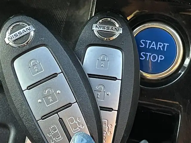 日産 セレナ e－パワー ハイウェイスター V 群馬県 2021(令3)年 8.2万km マルーンレッド 2トーン 安全装備/・衝突軽減ブレーキ/・プロパイロット/・レーンキープアシスト/・ブラインドスポットモニター/・オートハイビーム/・オートライト/・横滑り防止/純正9インチナビ/・AM/FM/フルセグTV/・Bluetooth/SD/・CD/DVD/BR/バックカメラ/両側電動スライドドア/ドライブレコーダー/LEDヘッドライト/LEDフォグランプ/ETC/純正ドアバイザー/純正フロアマット/スマートキー/プッシュスタート