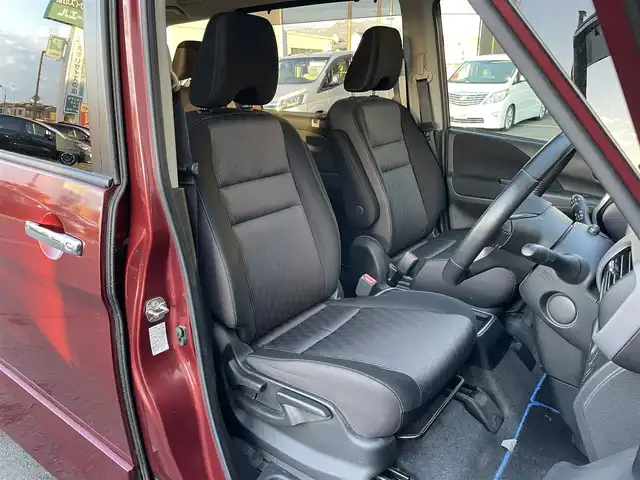 日産 セレナ e－パワー ハイウェイスター V 群馬県 2021(令3)年 8.2万km マルーンレッド 2トーン 安全装備/・衝突軽減ブレーキ/・プロパイロット/・レーンキープアシスト/・ブラインドスポットモニター/・オートハイビーム/・オートライト/・横滑り防止/純正9インチナビ/・AM/FM/フルセグTV/・Bluetooth/SD/・CD/DVD/BR/バックカメラ/両側電動スライドドア/ドライブレコーダー/LEDヘッドライト/LEDフォグランプ/ETC/純正ドアバイザー/純正フロアマット/スマートキー/プッシュスタート