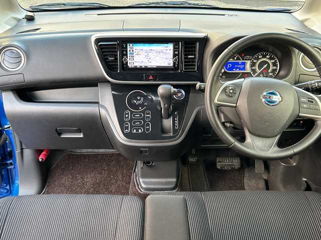 日産 デイズ ルークス ハイウェイスター Gターボ 埼玉県 2018(平30)年 4.3万km オーシャンブルーP 登録時42692km/純正メモリナビ/フルセグ/BT/CD/DVD/iPod/アラウンドビューモニター/衝突被害軽減ブレーキ/レーンキープアシスト/横滑り防止装置/アイドリングストップ/クルーズコントロール/コーナーセンサー/ETC/ドライブレコーダー/プッシュスタート/サーキュレーター/両側パワースライドドア/電動格納ミラー/ウィンカーミラー/オートライト/オートマチックハイビーム/純正フロアマット/LEDヘッドライト/フォグランプ/純正15インチアルミホイール/スマートキー/保証書/取説/ナビ取説