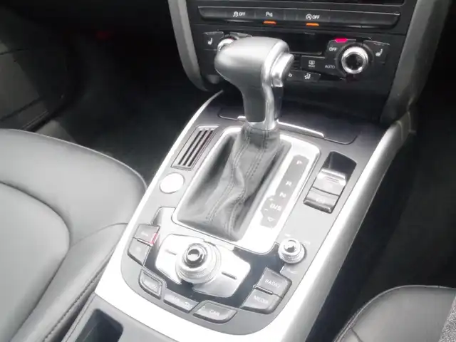 アウディ Ａ４ アバント 2．0 TFSIクワトロ 岩手県 2016(平28)年 5.1万km グレイシアホワイトメタリック アダプティブクルーズ/Audiブレーキプレワーニング/サイドアシスト /レーンアシスト/純正MMIナビ/フルセグTV/バックカメラ/パーキングエイド/アドバンストキー /ETC/黒革シート/パワーシート/シートヒーター/パワーテールゲート/キセノンライト